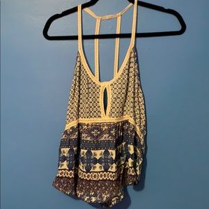 Patterned tank